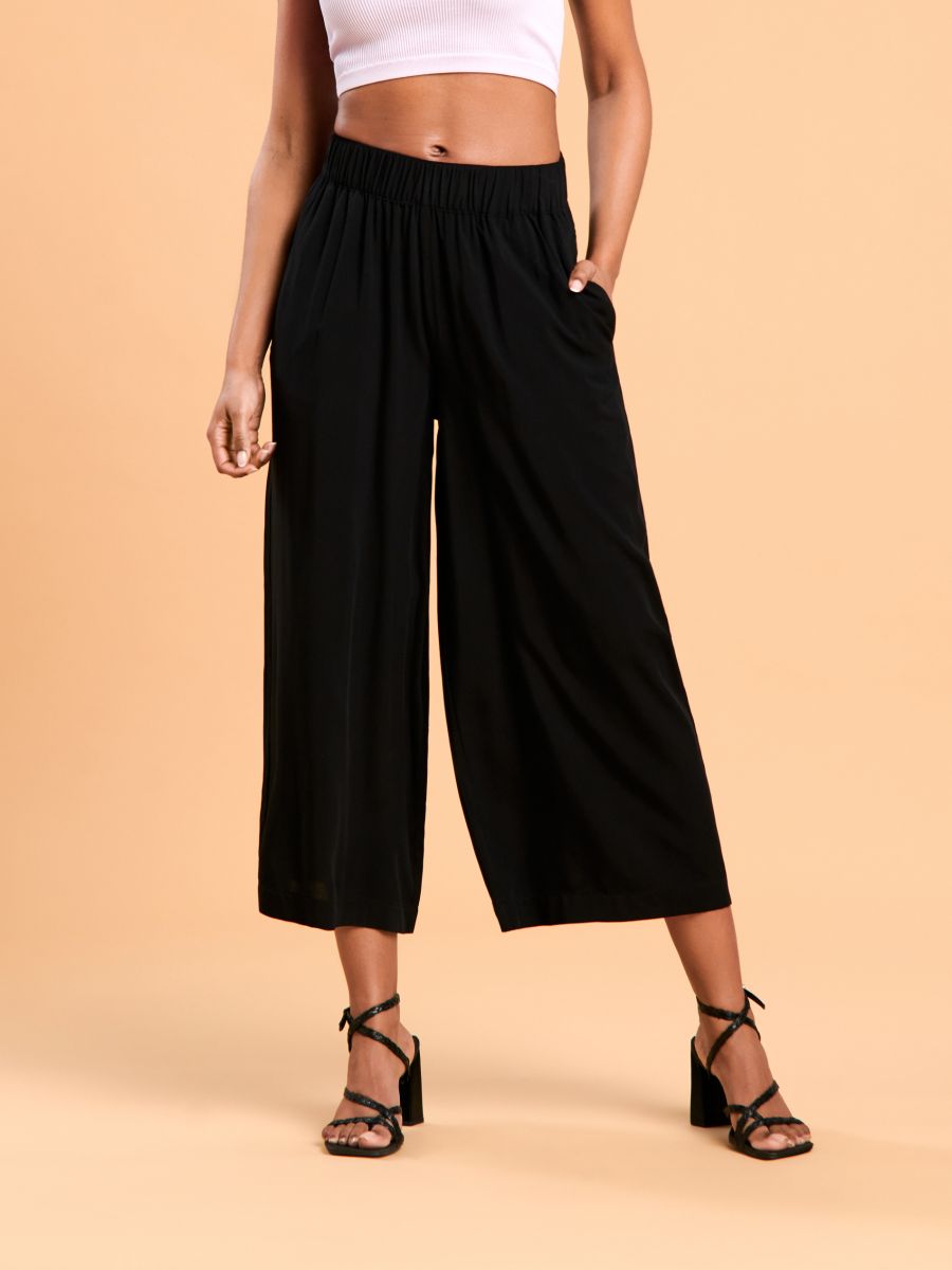 Pantaloni cu conținut ridicat de viscoză - negru - SINSAY