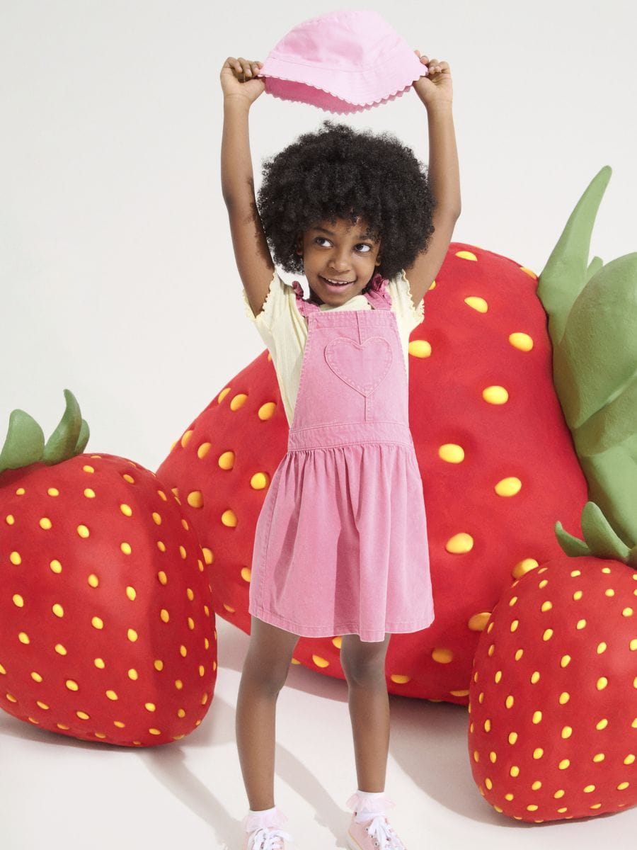 Jeansowa sukienka ogrodniczka - różowy - SINSAY