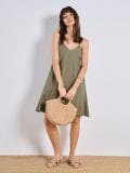 Mākslīgā zīda kleita - khaki - SINSAY - small3
