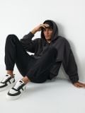 Džínové joggery - černá - SINSAY - small4