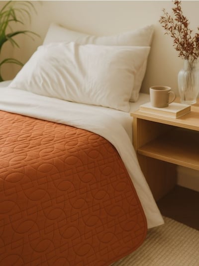 Narzuta na łóżko z pikowaniem