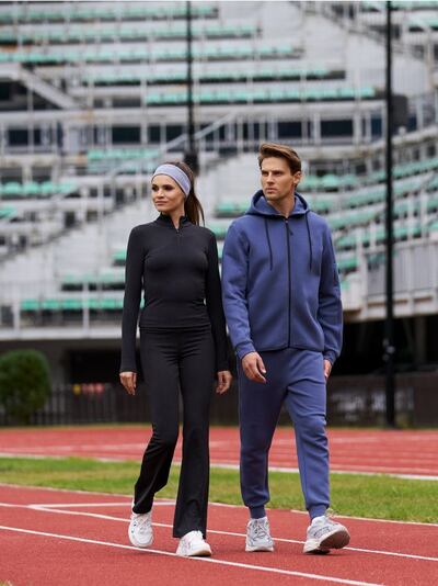 Teplákové kalhoty se širokými nohavicemi