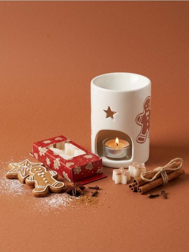 Sinsay - Arzător de ceară parfumată Gingerbread Cookie - roșu