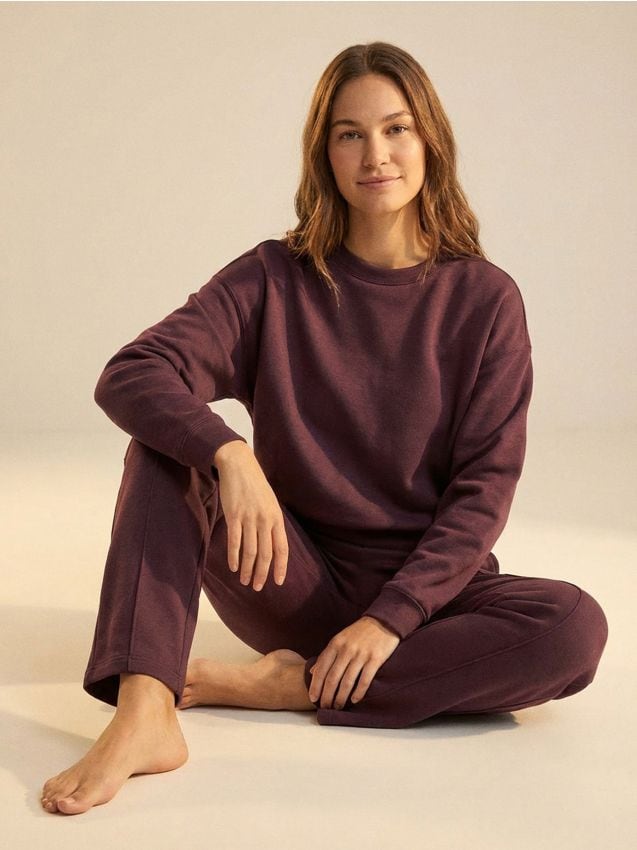 Sinsay - Bluză basic tip crewneck cu adaos de vâscoză „soft touch” - carmin