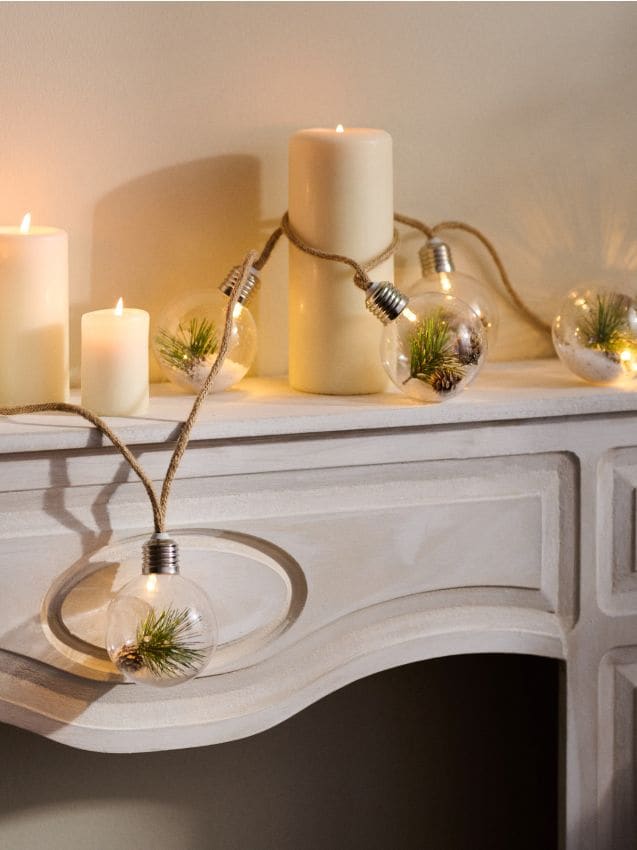 Sinsay - LED girlanda s vianočným motívom - zelená