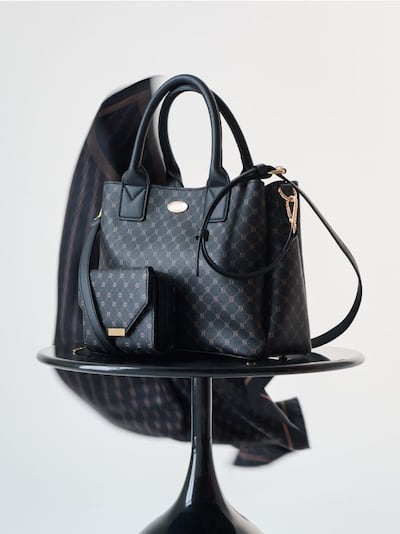 Kabelka tote z imitace kůže s monogramem