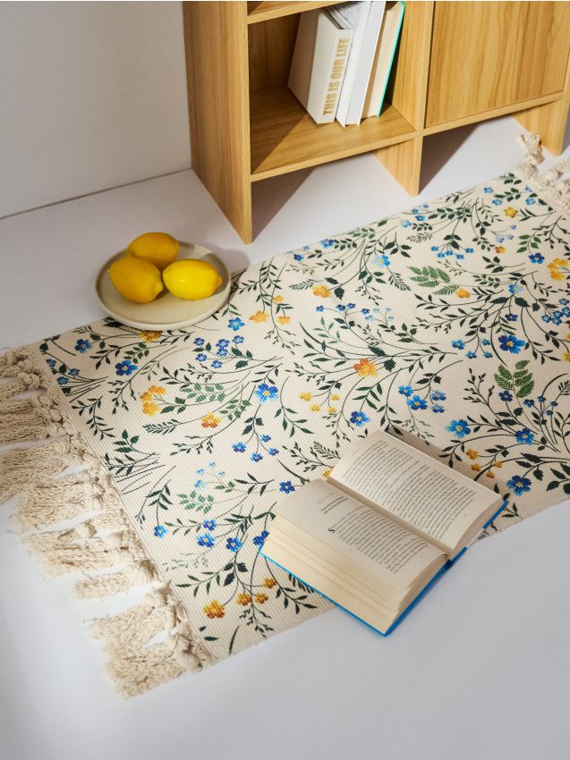 Sinsay - Covor cu model floral și franjuri - nude