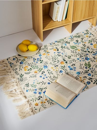 Килим с флорален десен и ресни