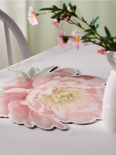 Серветка-підкладка на стіл у формі півонії