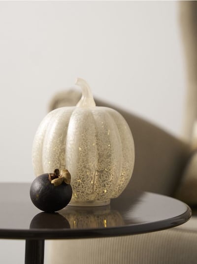 LED svetilka v obliki buče