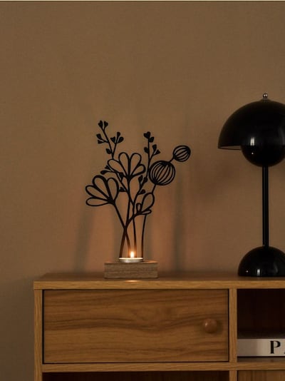 Підсвічник з квітковим мотивом