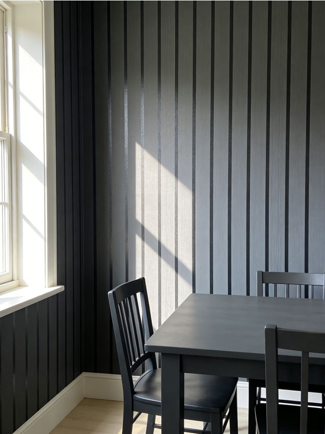 Sinsay - Tapet autoadeziv care imită lamele din lemn - gri-închis