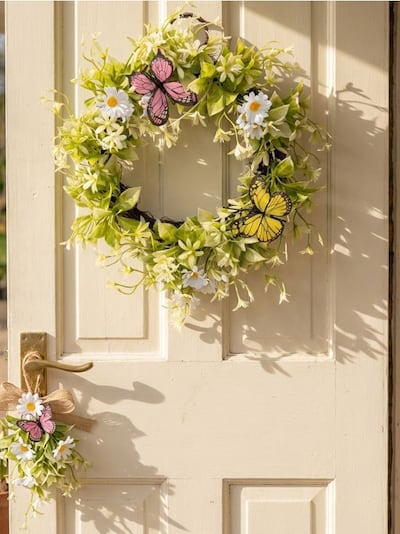 Ανοιξιάτικο διακοσμητικό στεφάνι με πεταλούδες