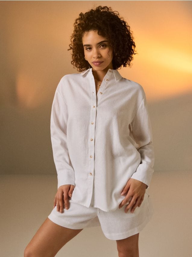 Sinsay - Cămașă oversized cu adaos de in - alb