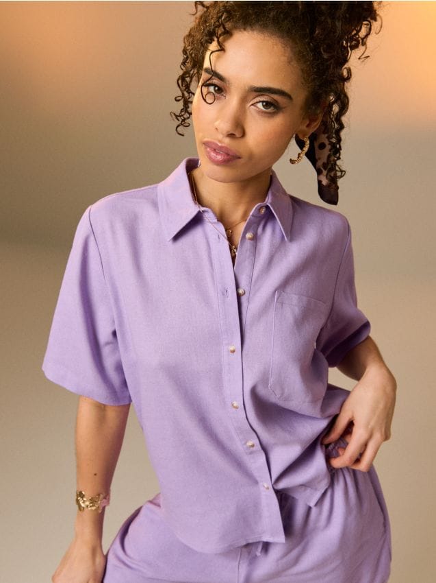 Sinsay - Wiskozowa koszula z krótkim rękawem z domieszką lnu - fioletowy