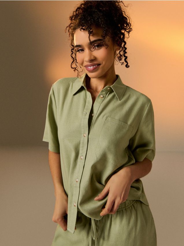 Sinsay - Wiskozowa koszula z krótkim rękawem z domieszką lnu - zielony