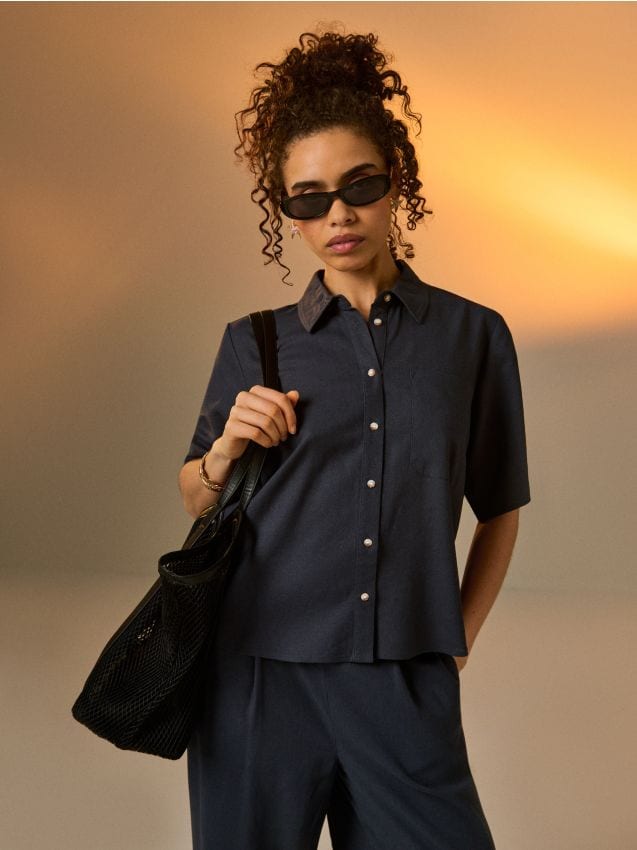 Sinsay - Cămașă din vâscoză cu mâneci scurte și amestec de in - albastru metalizat