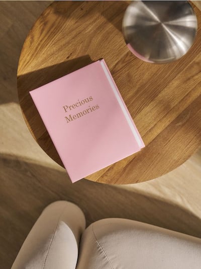 Фотоальбом з золотим написом "Precious Memories"