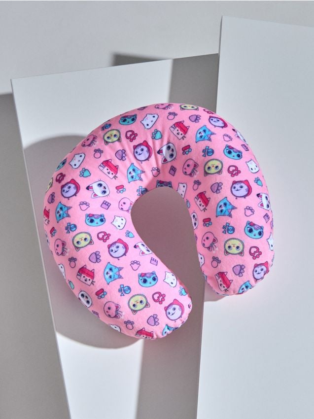 Sinsay - Cestovný vankúš Gabby's Dollhouse - ružová