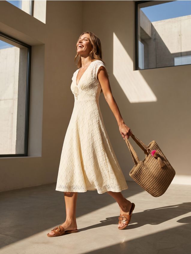 Sinsay - Geantă shopper împletită cu ciucure decorativ - bej