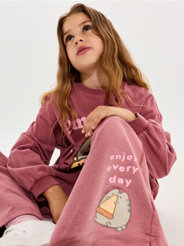 Sinsay - Pantaloni de trening cu crac larg Pusheen the Cat - mahon
