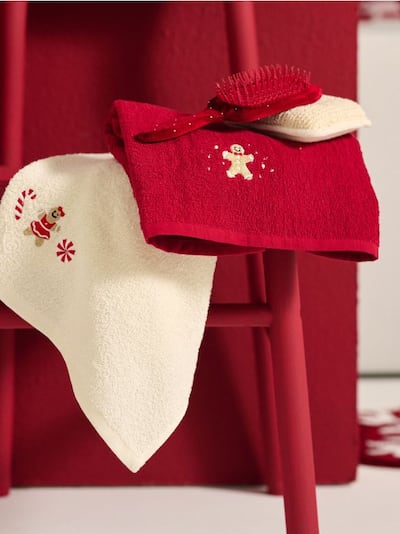 Tikandiga jõulumotiiviga rätikud, 2 tk