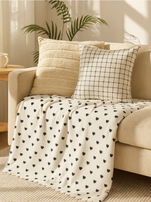 Sinsay - Pătură cu model cu inimioare - crem