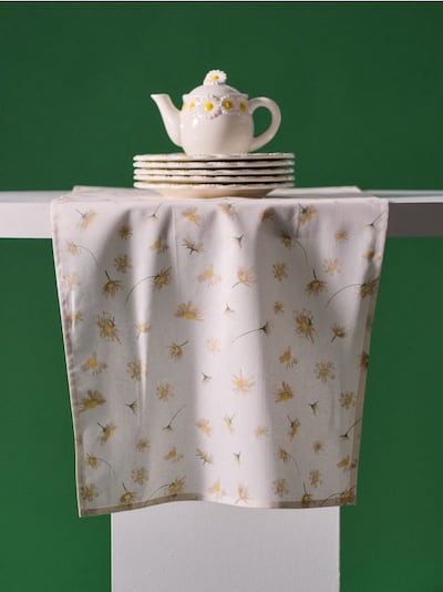 Доріжка на стіл з квітковим мотивом