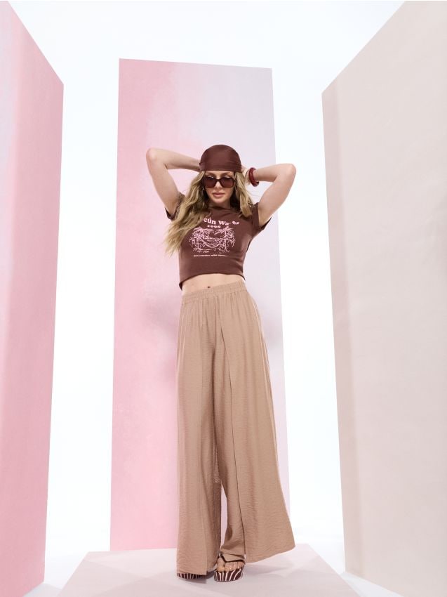 Sinsay - Pantaloni wide leg cu pliu frontal și slit frontal cu viscoză - bej