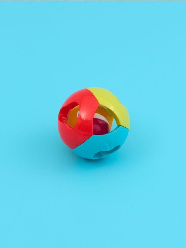 Sinsay - Grzechotka vo forme gule - viacfarebná