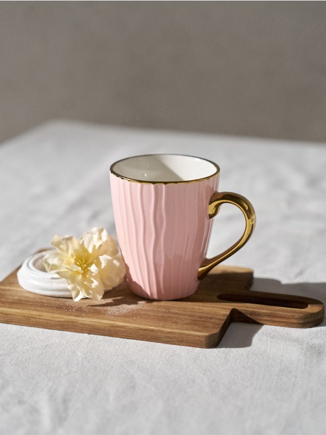 Sinsay - Cană striată cu margine aurie - roz