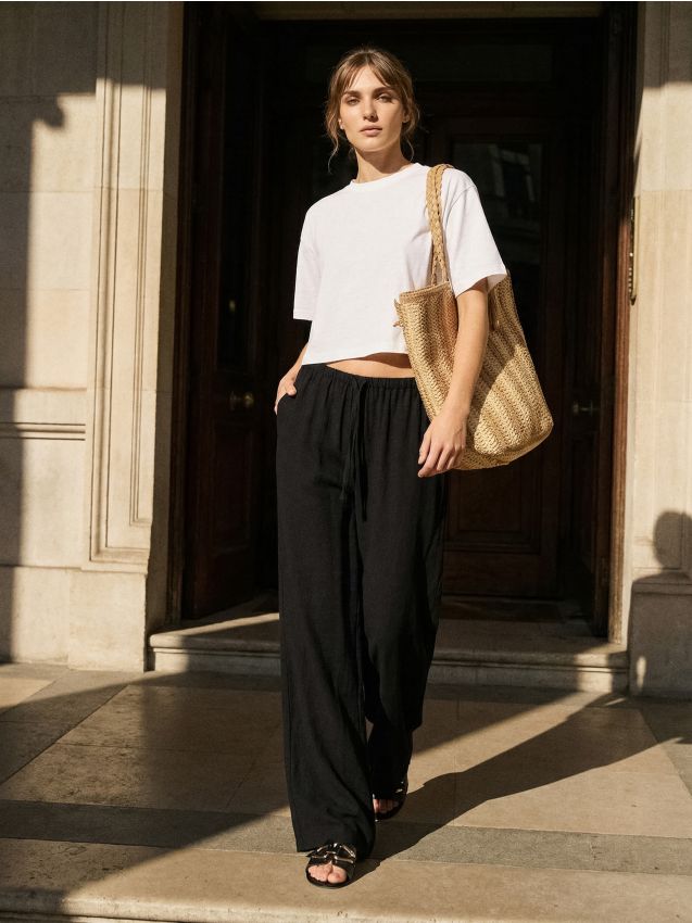 Sinsay - Pantaloni wide leg cu viscoză - negru