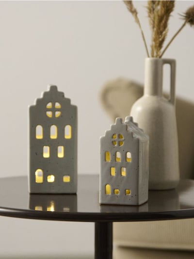 Keramička LED lampa u obliku kuće