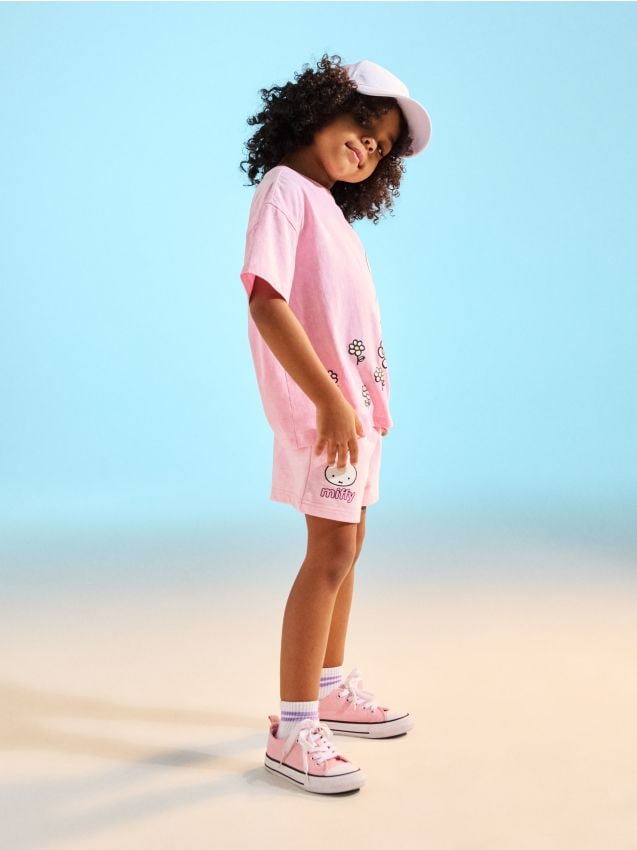 Sinsay - Pantaloni scurți din bumbac, cu imprimeu Miffy - roz-pastel