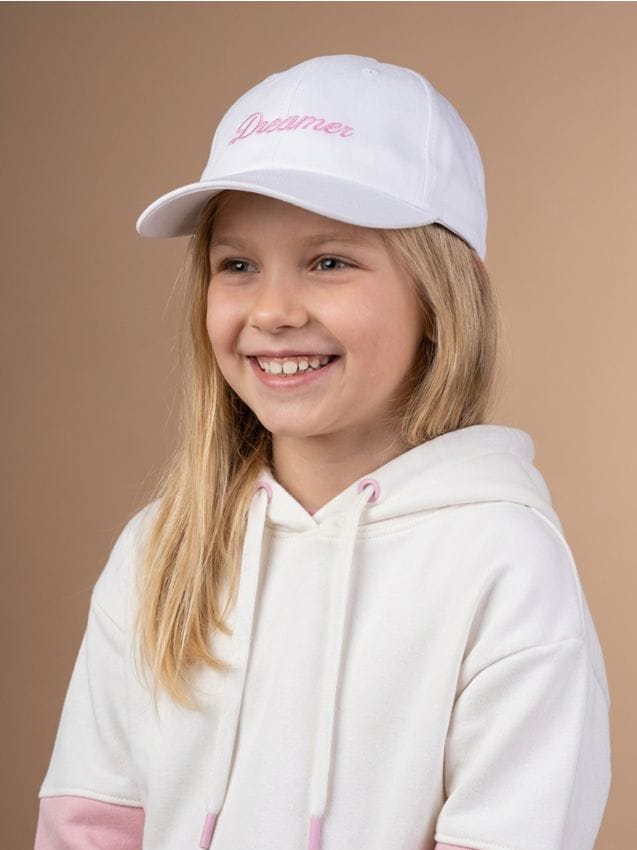 Sinsay - Șapcă cu cozoroc și inscripție brodată - alb