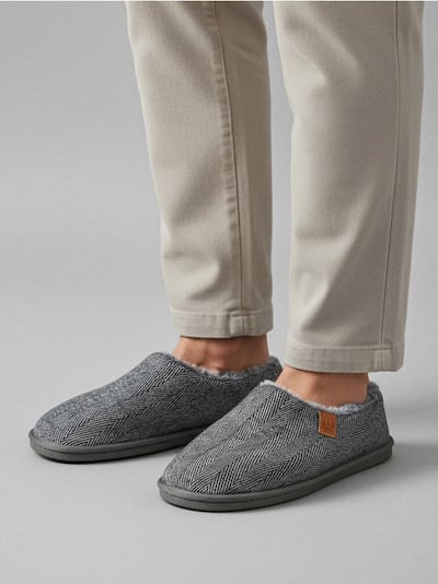 Šlepetės su dirbtiniu kailiu