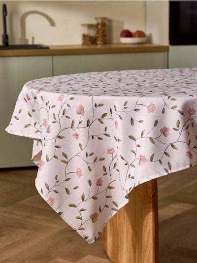Скатертина з квітковим принтом