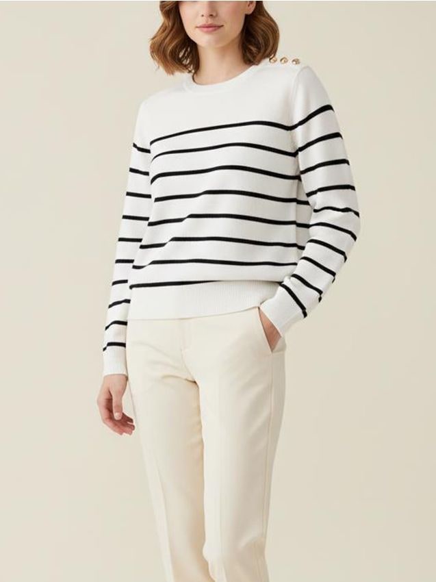 Sinsay - Sweter w paski z ozdobnymi guzikami na ramieniach - biały