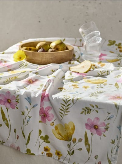 Ubrus s květinovým vzorem