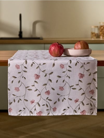 Доріжка на стіл з рослинним візерунком