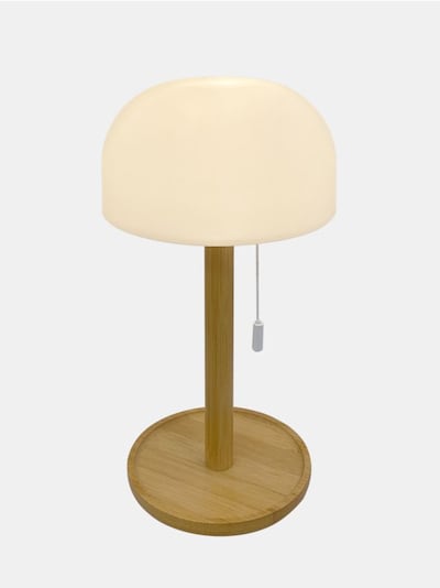 Laualamp poolkuplikujulise kupli ja bambusest alusega