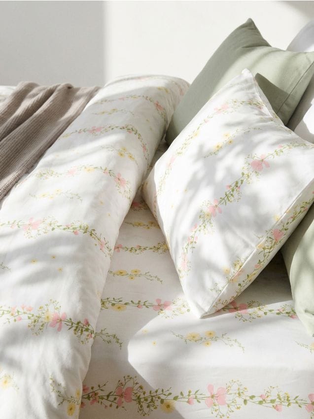 Sinsay - Cearceaf din bumbac cu elastic și model floral - crem