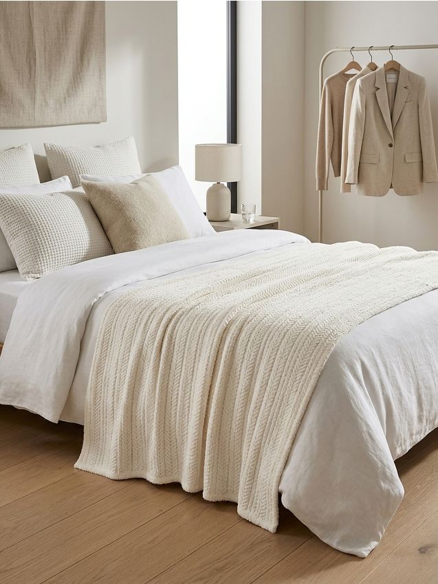 Sinsay - Cuvertură matlasată pentru pat - crem