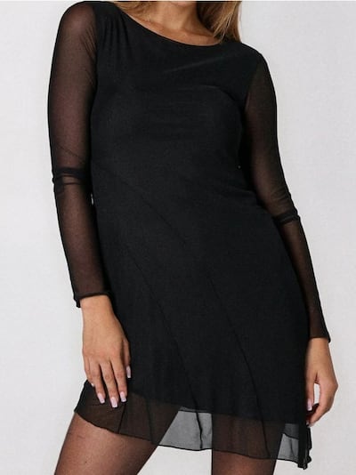 Сукня з сітчастими вставками та декоративними швами