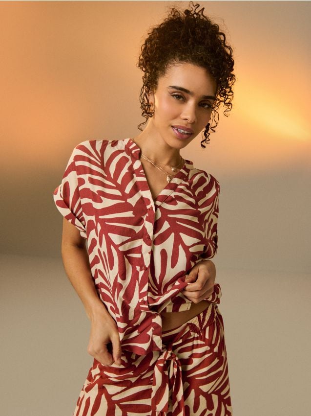 Sinsay - Cămașă din viscoză cu mâneci scurte și model geometric - chihlimbariu