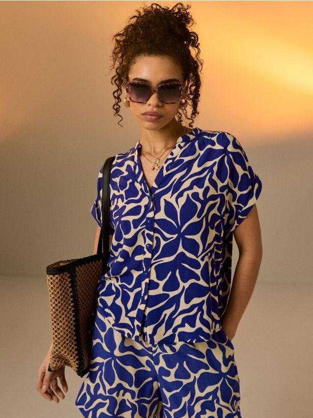 Sinsay - Cămașă din viscoză cu mâneci scurte și model geometric - indigo