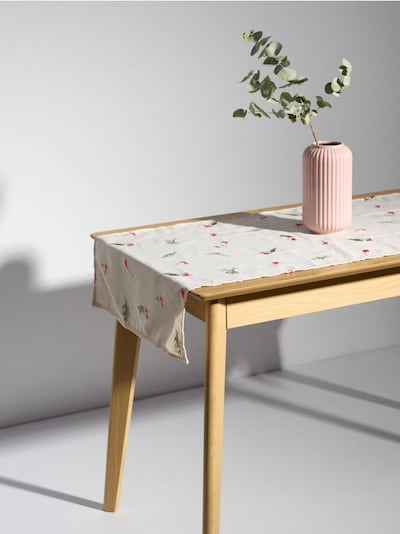 Lauajooks taimemustriga