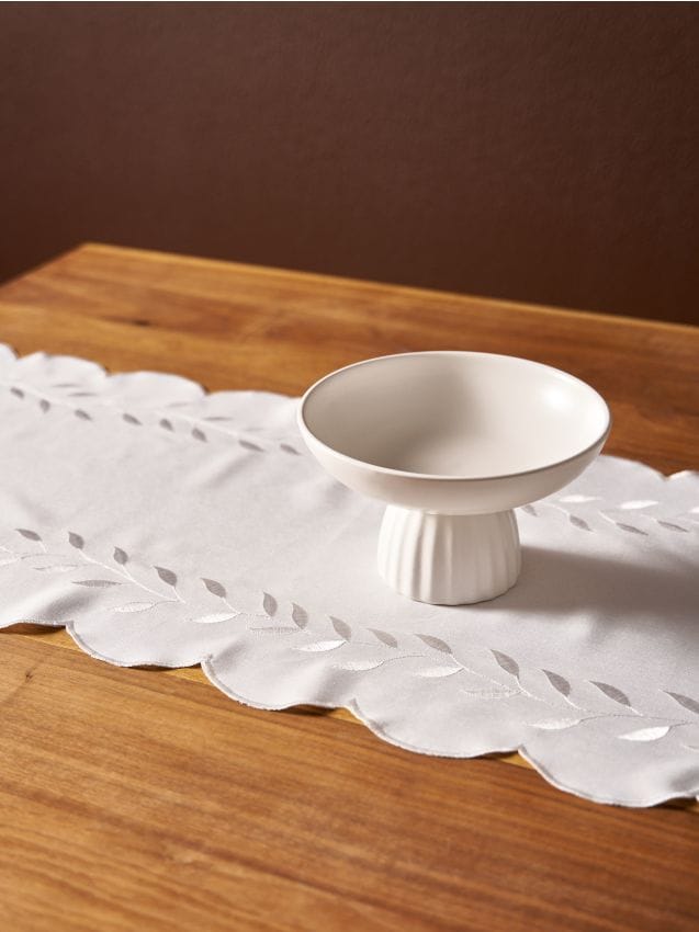 Sinsay - Runner de masă cu model brodat cu frunze - crem