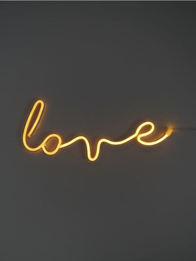 Лампа LED у формі напису «Love»