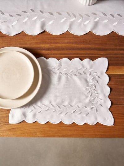 Підставка на стіл із квітковим мотивом